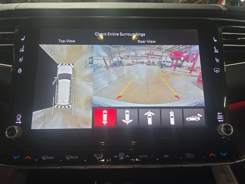 Used 2023 Jeep Grand Wagoneer 4WD w/ Flexible Seating Group image 15