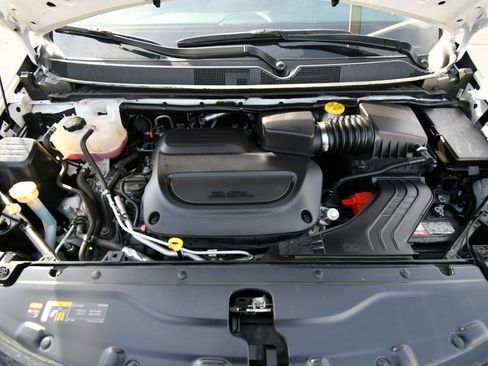 Used 2024 Chrysler Voyager LX FWD image 11