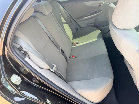 Used 2013 Toyota Corolla LE FWD image 12