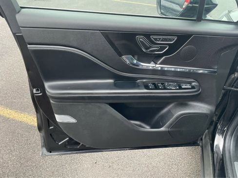 Used 2023 Lincoln Corsair AWD image 12