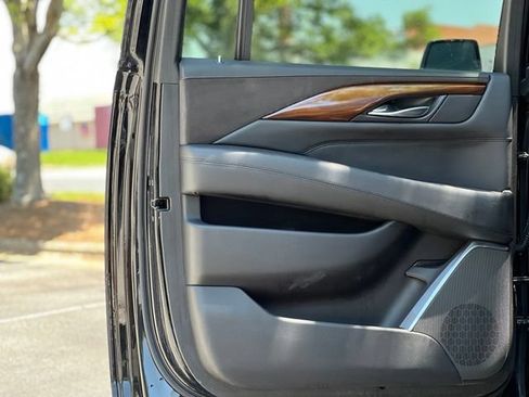 Used 2018 Cadillac Escalade ESV Premium Luxury RWD image 14