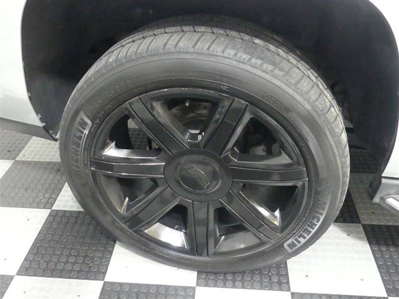 Used 2017 Cadillac Escalade Luxury AWD/4WD image 16