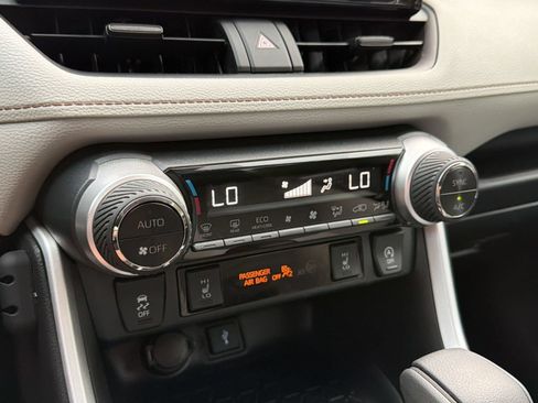 Used 2022 Toyota RAV4 XLE w/ Convenience Package AWD/4WD image 18