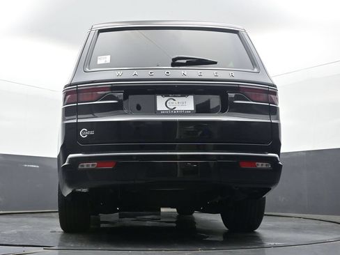 Used 2025 Jeep Wagoneer 4WD image 57