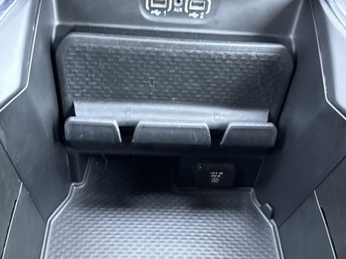 Used 2024 RAM 1500 Laramie AWD/4WD image 32