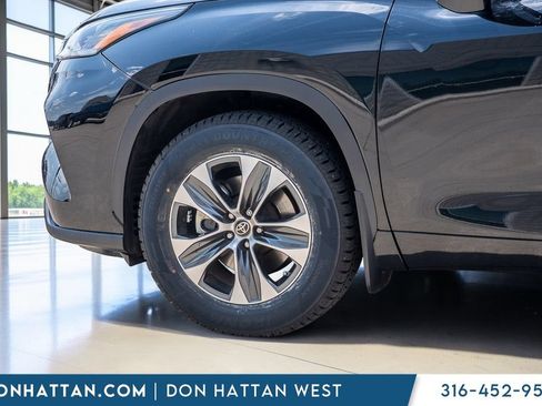 Used 2023 Toyota Highlander XLE FWD image 41