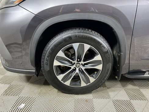 Used 2021 Toyota Highlander XLE FWD image 24