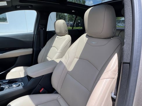 Used 2025 Cadillac XT4 Premium Luxury FWD image 16