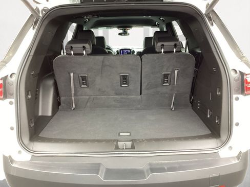 Used 2023 Chevrolet Traverse LT FWD image 16
