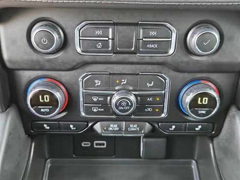 Used 2024 Chevrolet Tahoe Z71 w/ Luxury Package AWD/4WD image 17