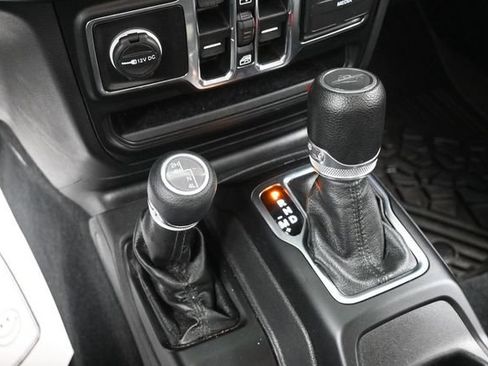 Used 2022 Jeep Gladiator Sport AWD/4WD image 26