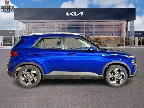 Used 2023 Hyundai Venue Limited image 7