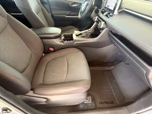 Used 2025 Toyota RAV4 XLE AWD/4WD image 39