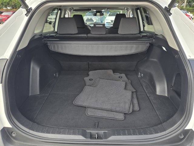 Used 2021 Toyota RAV4 XLE w/ Convenience Package FWD image 16