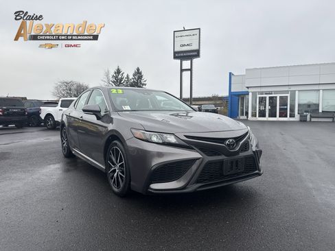 Used 2023 Toyota Camry SE image 1