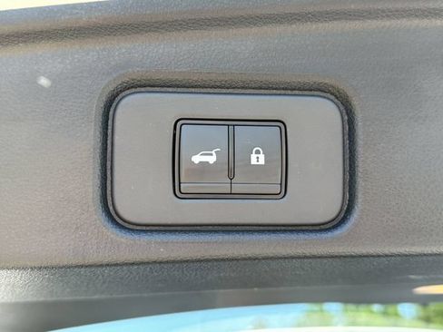 Certified 2025 Nissan Pathfinder SV FWD image 21