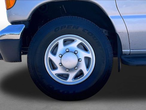 Used 2005 Ford E-350 and Econoline 350 XL RWD image 8