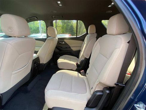 Used 2022 Chevrolet Traverse LT image 18