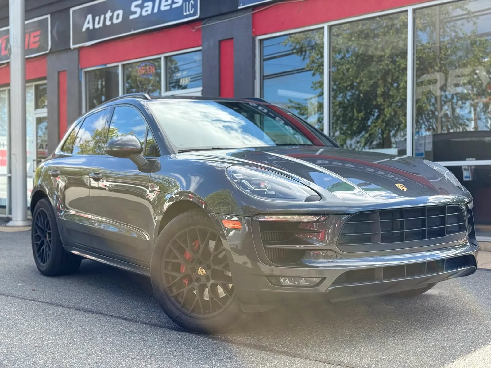 Used 2017 Porsche Macan GTS w/ Premium Package Plus AWD/4WD image 3