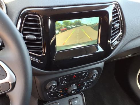 Used 2019 Jeep Compass Latitude FWD image 21