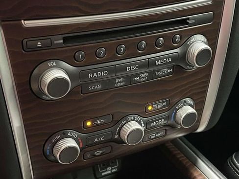 Used 2018 Nissan Pathfinder Platinum FWD image 34