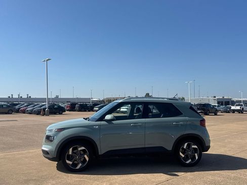 Used 2025 Hyundai Venue SEL FWD image 12