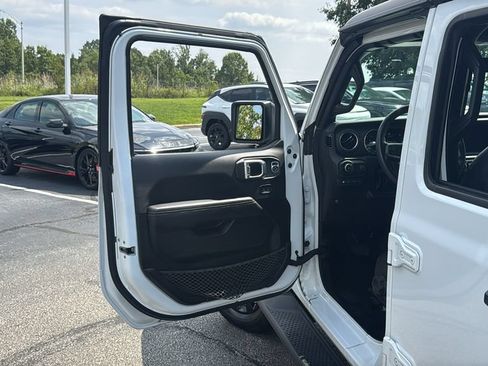 Used 2023 Jeep Wrangler Unlimited Sahara w/ Cold Weather Group AWD/4WD image 15