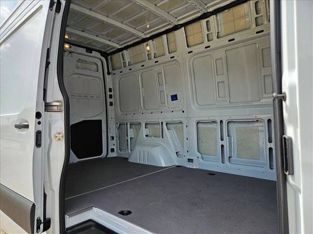 Used 2025 Mercedes-Benz Sprinter 2500 image 19