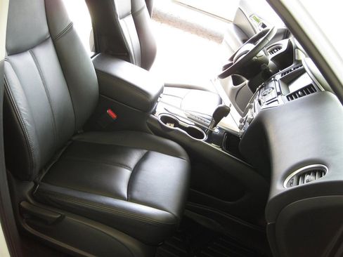 Used 2020 Nissan Pathfinder SV w/ Cargo Package FWD image 38