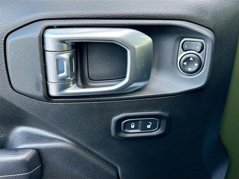 Used 2022 Jeep Gladiator Mojave w/ Cold Weather Group image 21