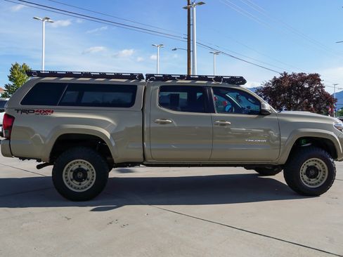 Used 2019 Toyota Tacoma TRD Sport w/ Technology Package AWD/4WD image 9