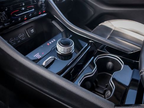 Used 2023 Jeep Grand Cherokee Limited image 17