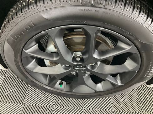 Used 2023 Chrysler Pacifica Touring-L w/ S Appearance Package image 9