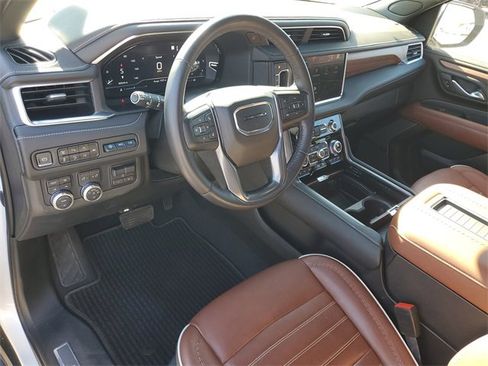 Used 2023 GMC Yukon XL Denali Ultimate image 6