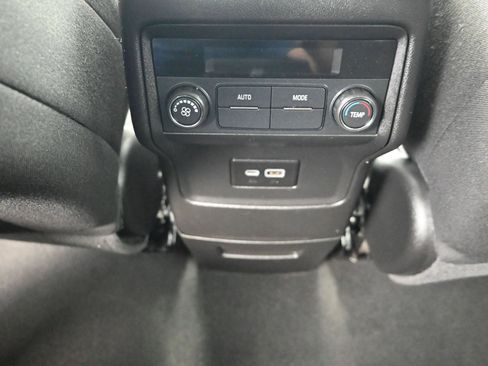 Certified 2023 GMC Acadia SLE image 77