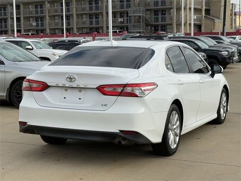 Used 2019 Toyota Camry LE image 4