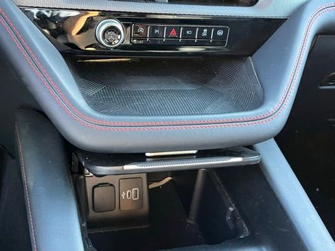 Used 2025 Ford Explorer ST-Line w/ ST-Line Street Pack AWD/4WD image 32