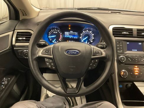 Used 2017 Ford Fusion SE image 15