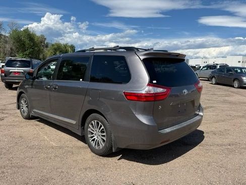 Used 2019 Toyota Sienna XLE Premium w/ Protection Package FWD image 3