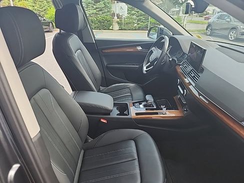 Used 2023 Audi Q5 2.0T Premium w/ Convenience Package AWD/4WD image 8