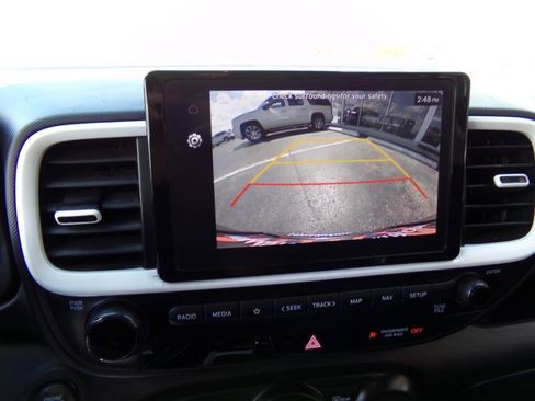 Used 2023 Hyundai Venue Limited FWD image 19