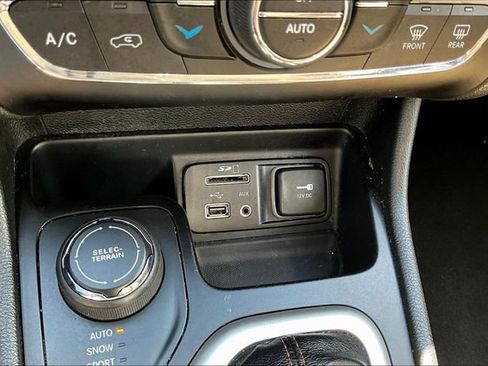 Used 2016 Jeep Cherokee Limited AWD/4WD image 16