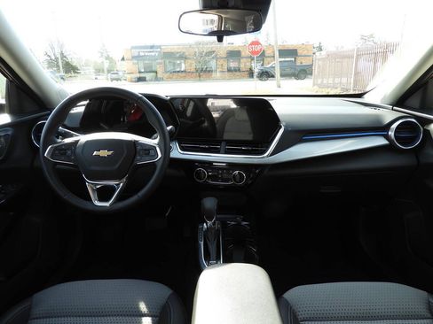 Used 2025 Chevrolet Trax LT w/ Driver Confidence Package FWD image 20