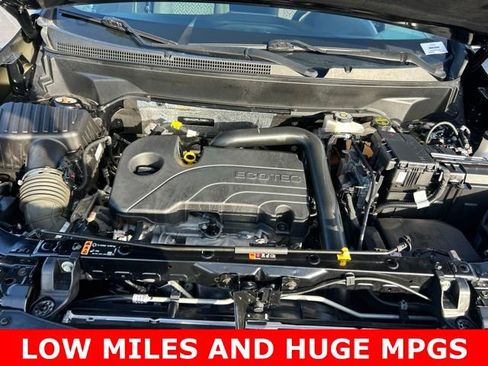 Used 2024 Chevrolet Equinox LT FWD image 11
