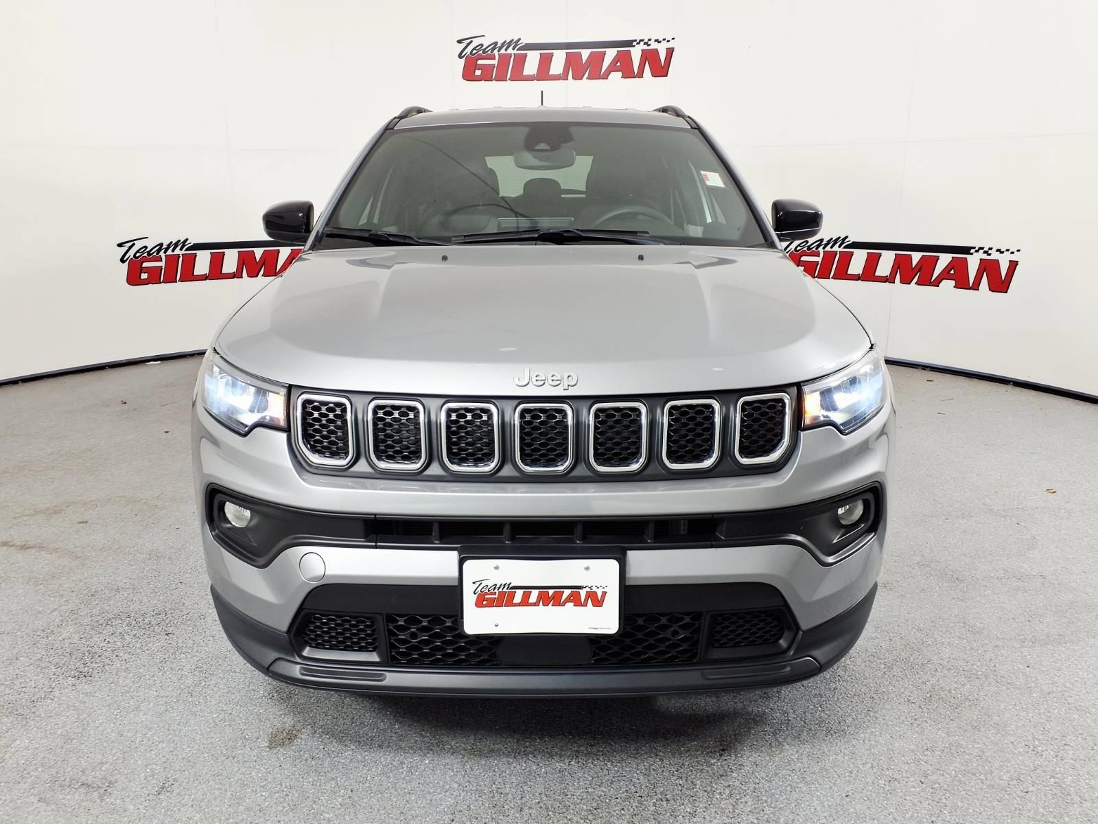 Used 2024 Jeep Compass Latitude AWD/4WD image 2