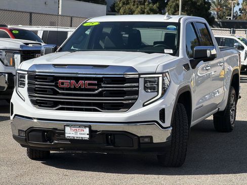Used 2025 GMC Sierra 1500 SLT RWD image 3