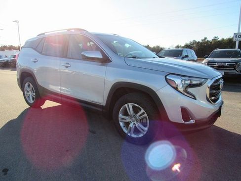 Used 2021 GMC Terrain SLE w/ Driver Convenience Package image 6