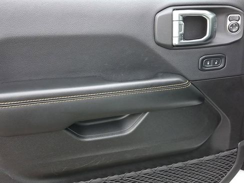 Used 2024 Jeep Wrangler Unlimited Sahara image 15