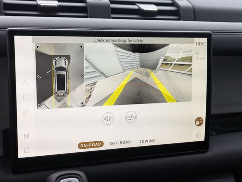 Used 2025 Land Rover Defender 130 X-Dynamic SE image 23