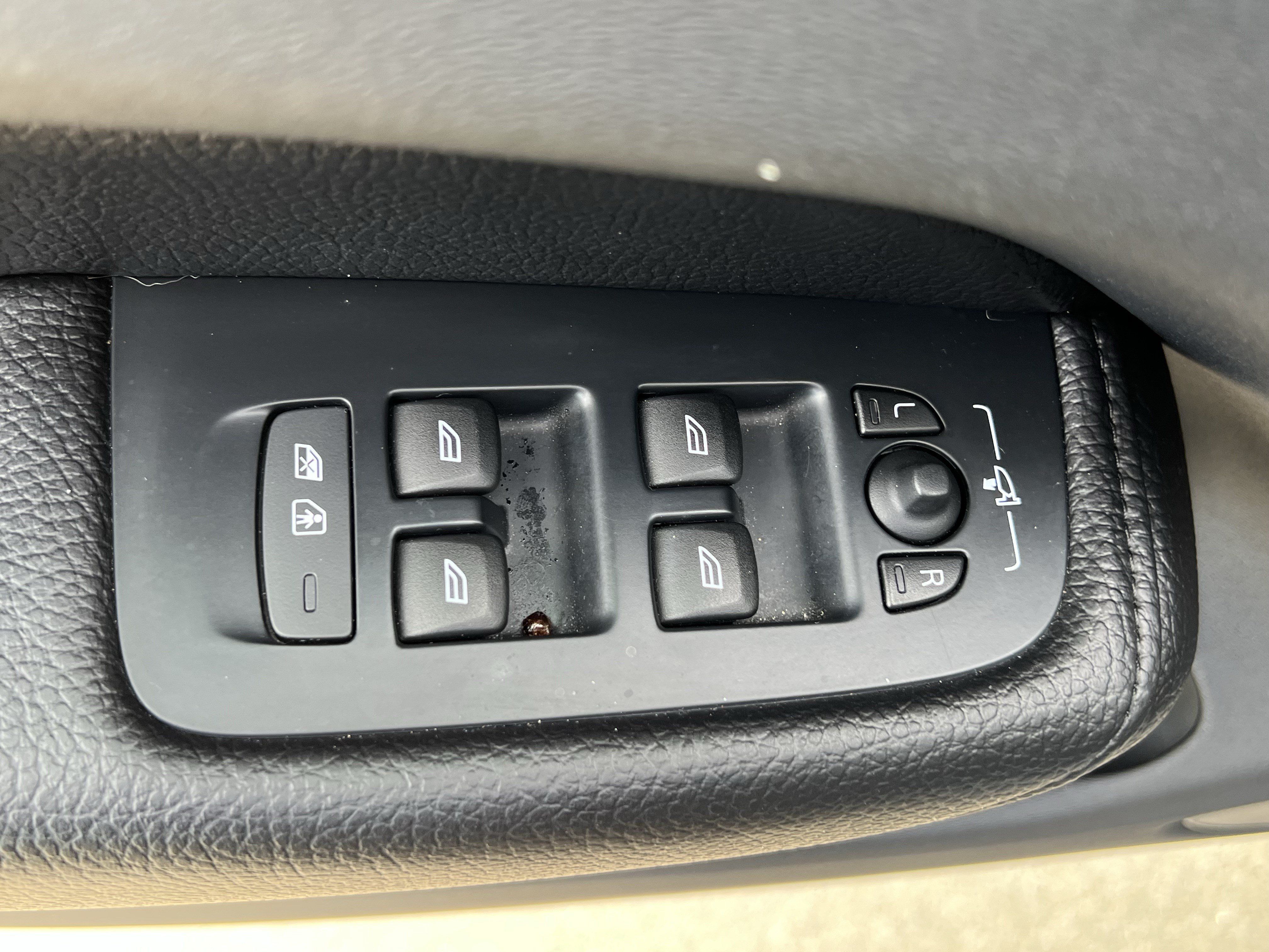 Used 2018 Volvo XC60 T5 Inscription w/ Convenience Package AWD/4WD image 15